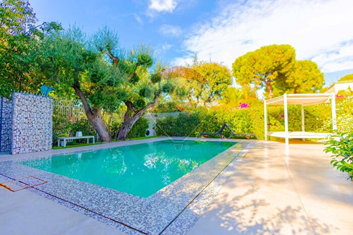 Casa con 10 locali in vendita in Corso Alcide De Gasperi e, Bari