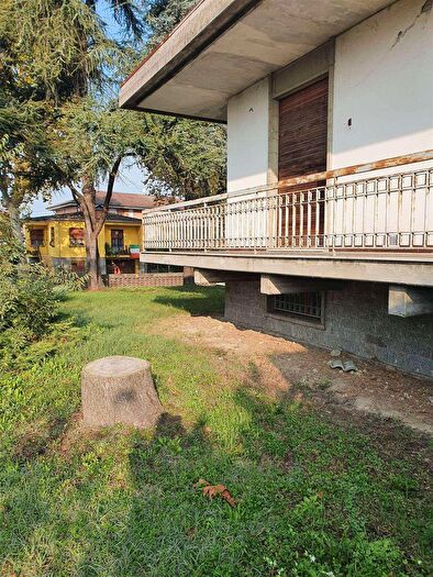 Casa con 11 locali in vendita in Via Turati, Reggiolo