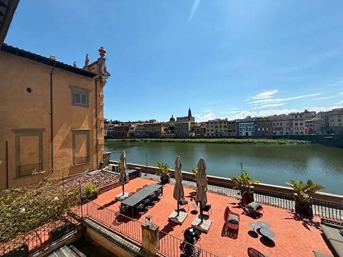 Appartamento con 6 locali in affitto in Firenze, Firenze