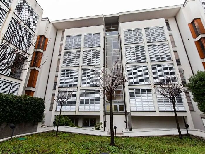 Appartamento trilocale in vendita in Via Monte Rosa, Rozzano