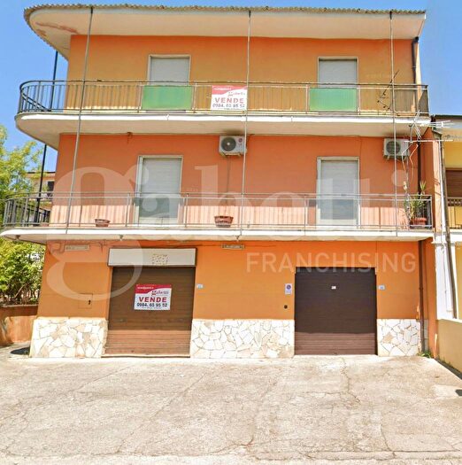 Appartamento con 6 locali in vendita in Via Michele Molinaro, Rende