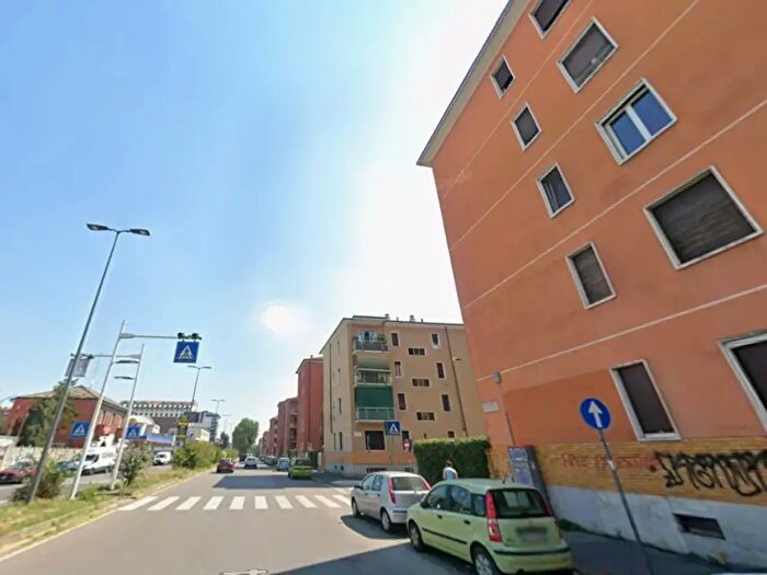 Appartamento trilocale in affitto in Via Lorenteggio, Milano
