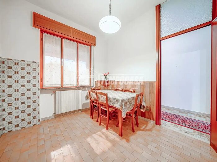 Casa con 9 locali in vendita in Via Coni Zugna, Arsago Seprio