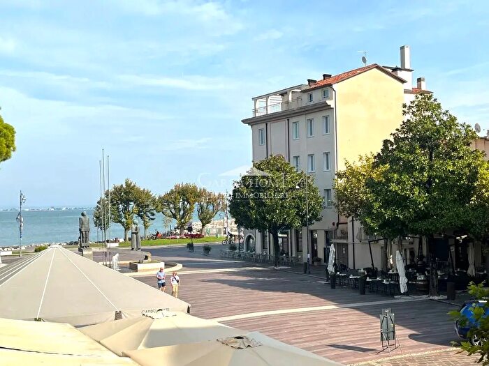 Appartamento trilocale in vendita in Piazza Cappelletti, Desenzano Del Garda