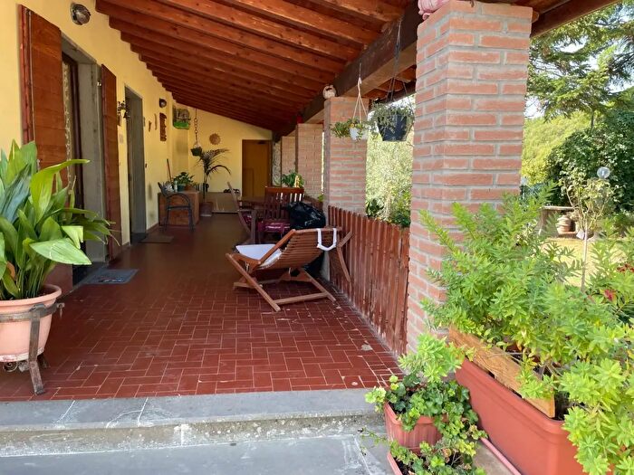 Casa con 9 locali in vendita in Vocabolo Settano, San Venanzo