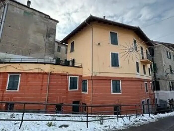 Casa con 6 locali in vendita in Via Caduti della Libertà, Rossiglione