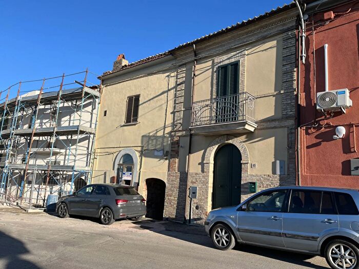 Casa quadrilocale in vendita in Via Muzio, Pollutri