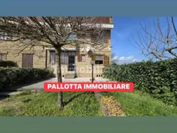 Appartamento trilocale in vendita in Via Isola Martana, Capodimonte