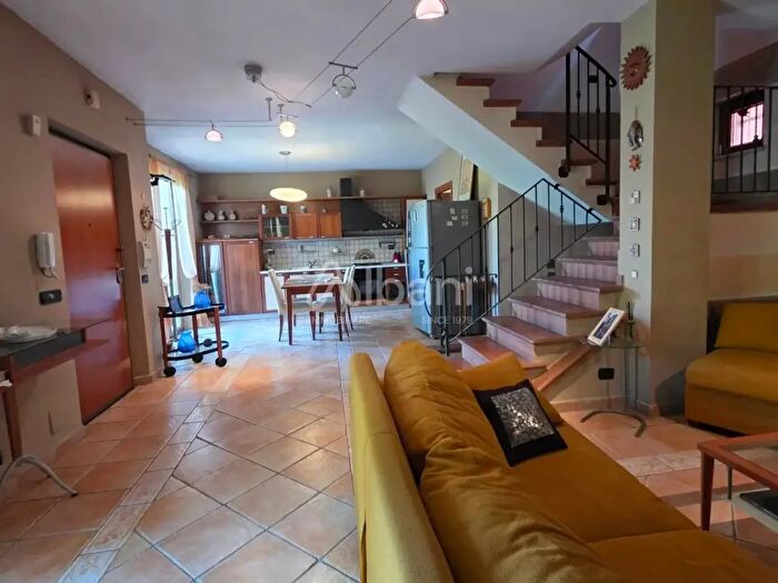 Casa con 6 locali in vendita in Arcola