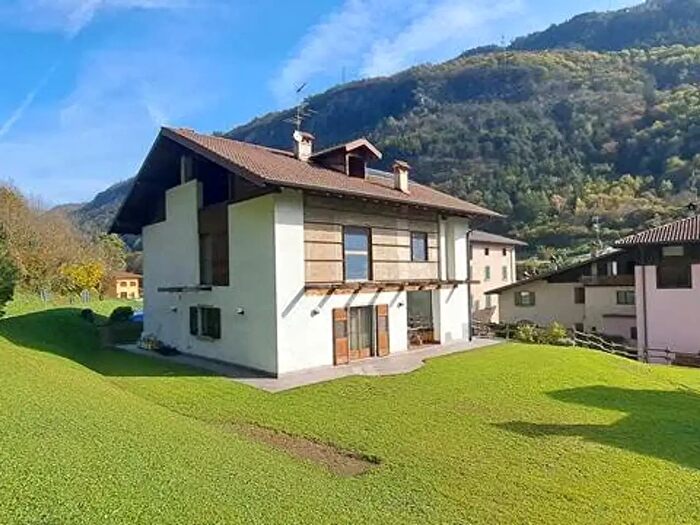 Casa con 15 locali in vendita in Frazione Strada, Pieve di BonoPrezzo