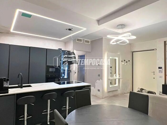 Appartamento quadrilocale in vendita in Via Giuseppe Mazzini, Agrate Brianza