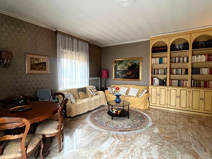 Appartamento con 7 locali in vendita in Ostra