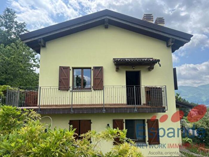 Appartamento quadrilocale in vendita in Lizzano In Belvedere