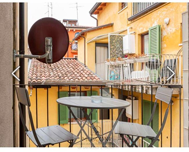 Appartamento trilocale in affitto in Vicolo Storto, Veronetta, Verona