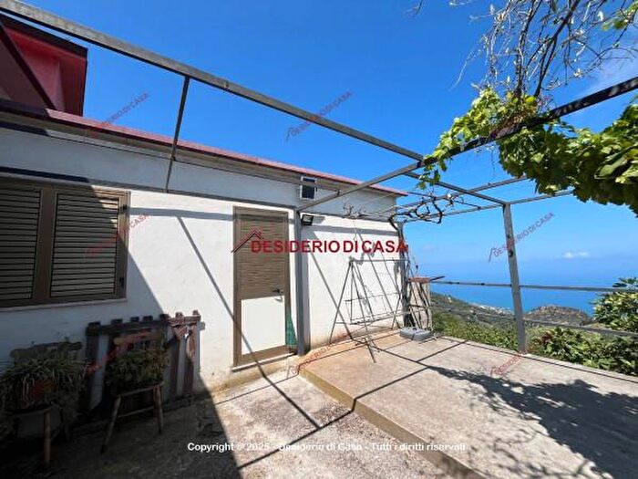 Casa quadrilocale in vendita in Via Serre, Cefalu