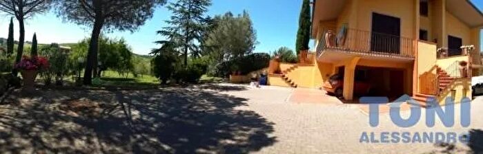 Casa con 8 locali in affitto in Montespertoli