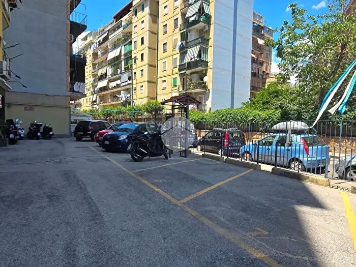 Appartamento trilocale in vendita in Via Divisione Siena, Napoli