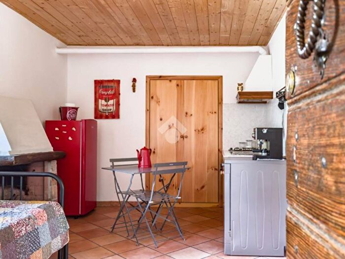 Appartamento bilocale in vendita in Viale Regina Margherita, Centro, Caprarola