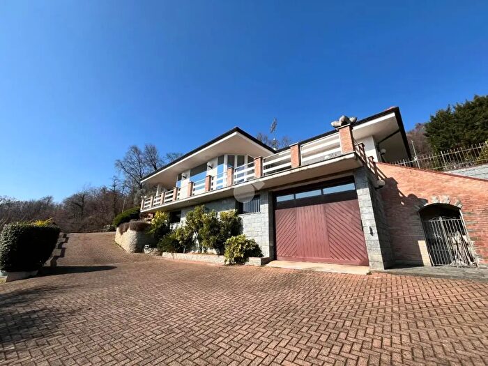 Casa con 6 locali in vendita in Via Provinciale, Strambinello