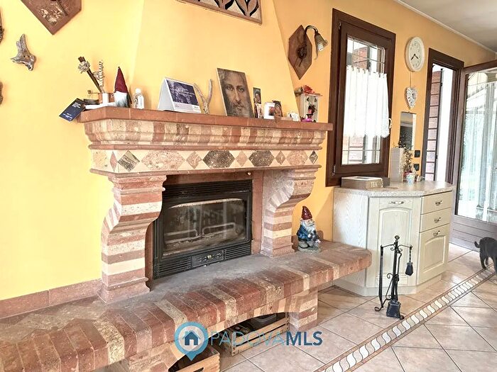 Casa con 6 locali in vendita in Via Ferro Pezzolo, Abano Terme