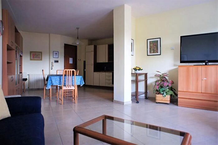 Appartamento trilocale in affitto in Massa