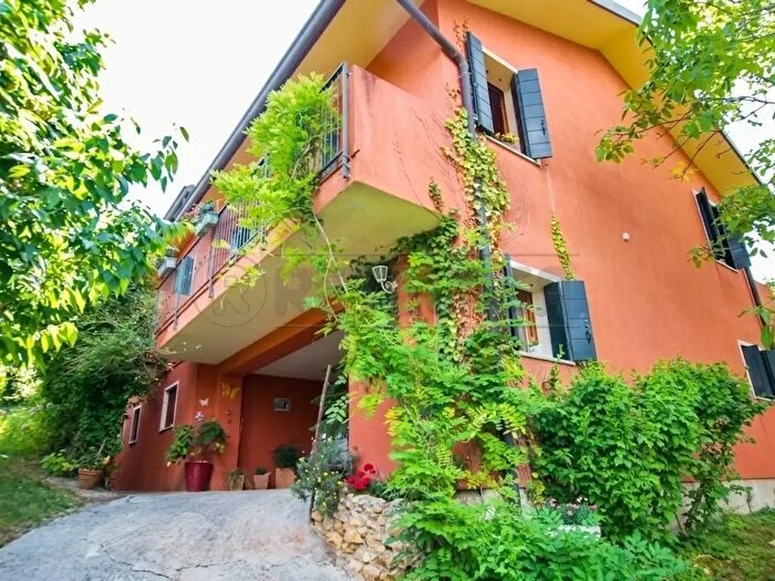 Casa con 6 locali in vendita in Via Sacco, Arcugnano