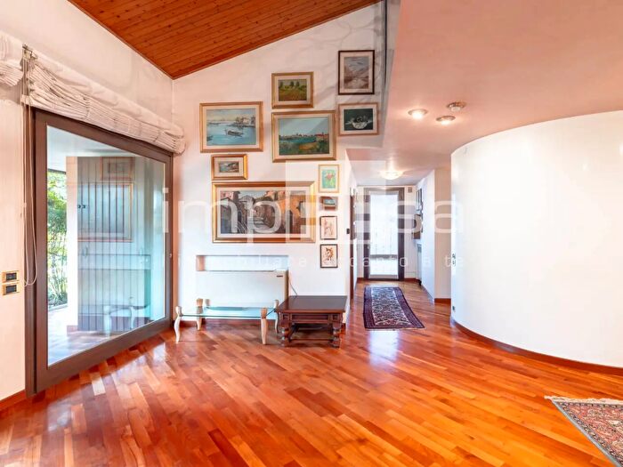 Casa con 7 locali in vendita in Via Altinate, Carbonera