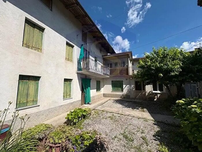 Casa con 8 locali in vendita in Budoia