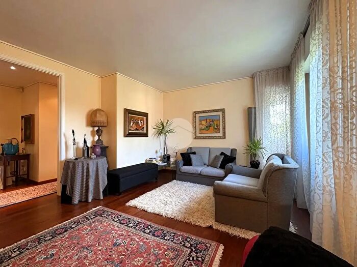 Appartamento quadrilocale in vendita in Via Ghirada, Treviso