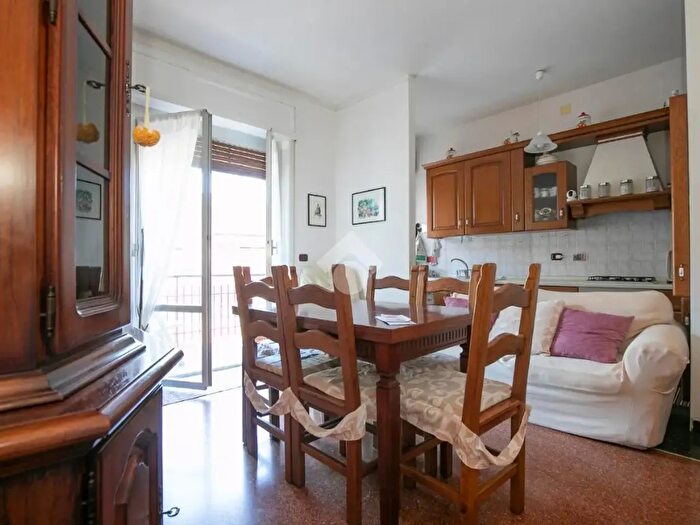 Appartamento trilocale in vendita in Via Totona, Genova