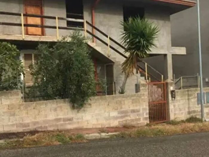 Casa con 6 locali in vendita in Piazza Padra E Zana, Bolotana