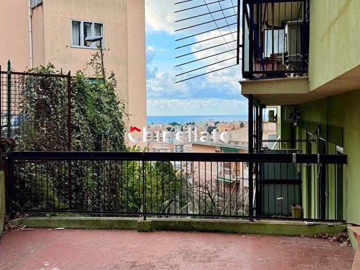 Appartamento trilocale in affitto in Via Antonio Cianciullo, Borgoratti, Genova