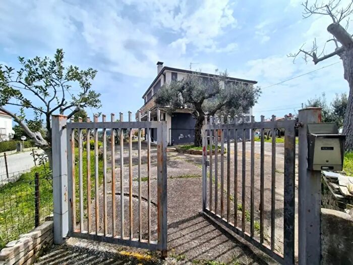 Casa con 8 locali in vendita in Via Sanguineto, Torrevecchia Teatina