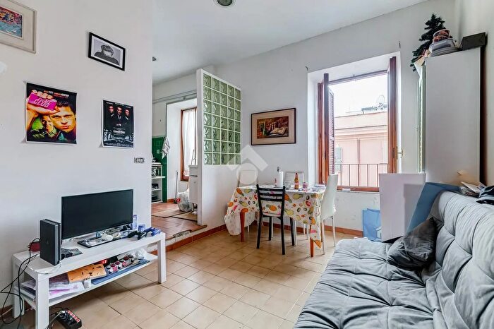 Appartamento trilocale in vendita in Via degli Equi, Roma