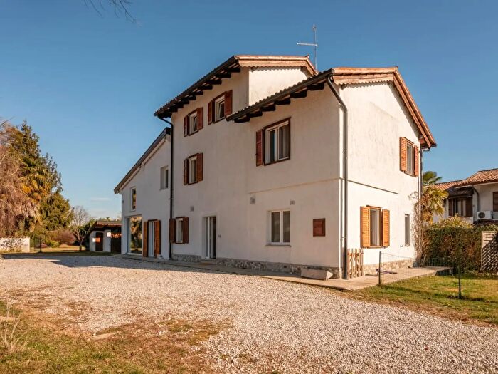Casa con 6 locali in vendita in Aiello Del Friuli