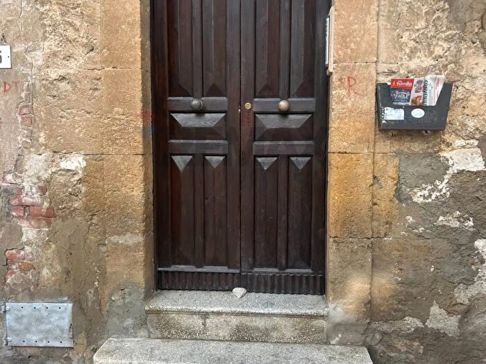 Appartamento con 6 locali in vendita in Via Salvati, Caltanissetta