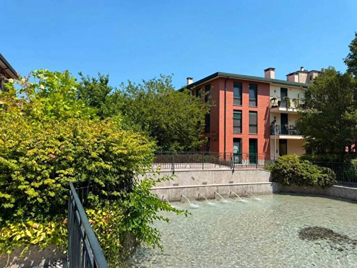 Appartamento bilocale in affitto in Alzaia Naviglio Pavese, Navigli Darsena, Milano