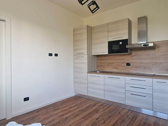 Appartamento monolocale in affitto in Via Lorenteggio, Inganni, Milano