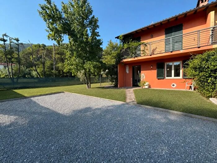 Casa con 6 locali in vendita in a Cristoforo Colombo, Bientina