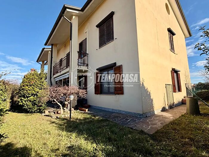 Appartamento quadrilocale in vendita in Via dei Tigli a, Casatenovo