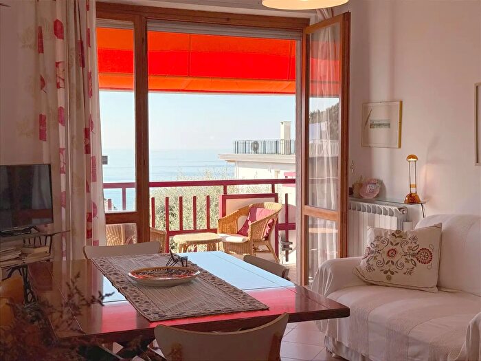 Appartamento con 5 locali in vendita in Viale delle Mimose, Cogoleto