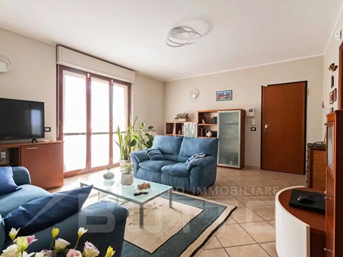 Appartamento trilocale in vendita in Via San Giovanni, Oleggio