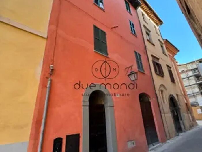 Appartamento trilocale in vendita in Via delle Terme, Spoleto