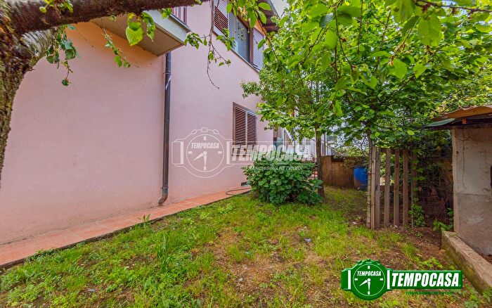 Appartamento trilocale in vendita in Via Pietro Nenni, Vellezzo Bellini