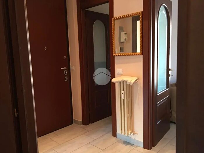 Appartamento trilocale in vendita in Via Isonzo, Torino