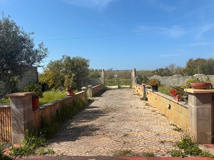 Casa con 7 locali in vendita in Campobello Di Mazara