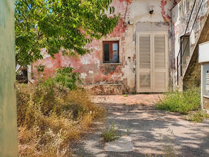 Casa con 5 locali in vendita in Via Taro, Acireale