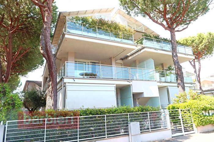 Appartamento trilocale in affitto in Via Cilea, Cervia