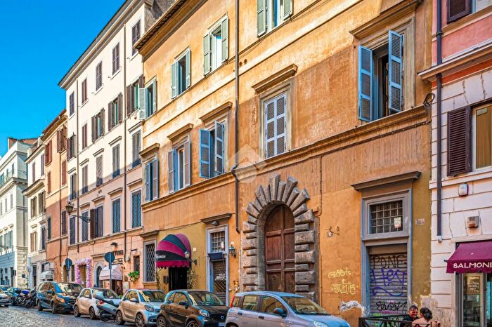 Appartamento trilocale in vendita in Via di Ripetta, Roma