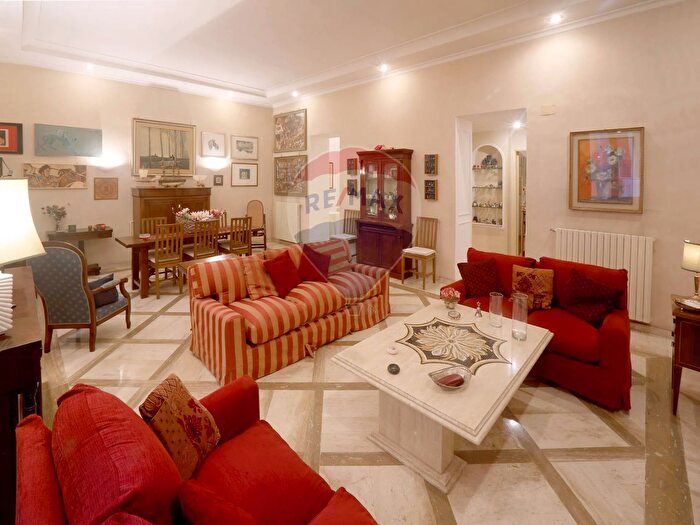 Appartamento con 5 locali in vendita in Viale Regina Margherita, Roma